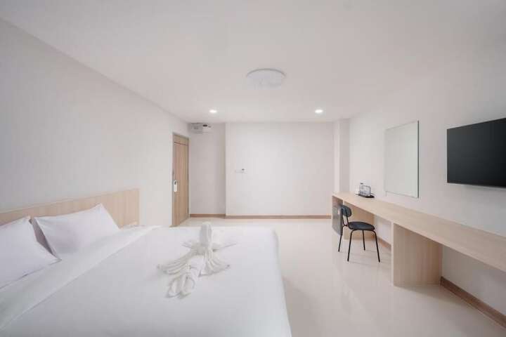 Room 7 of 13