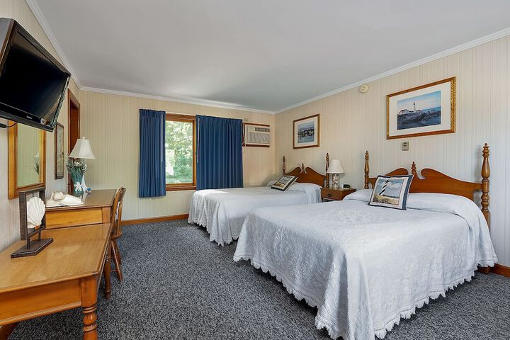 Room 102 of 167