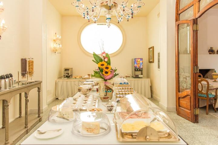 Dining 44 of 61