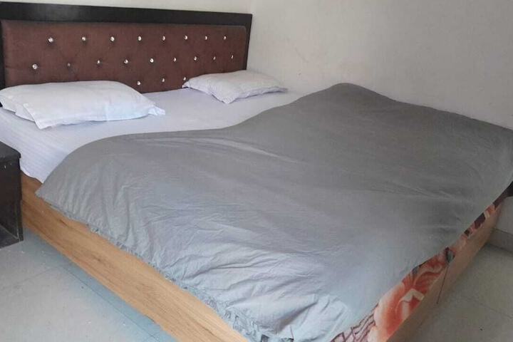 Room 14 of 25