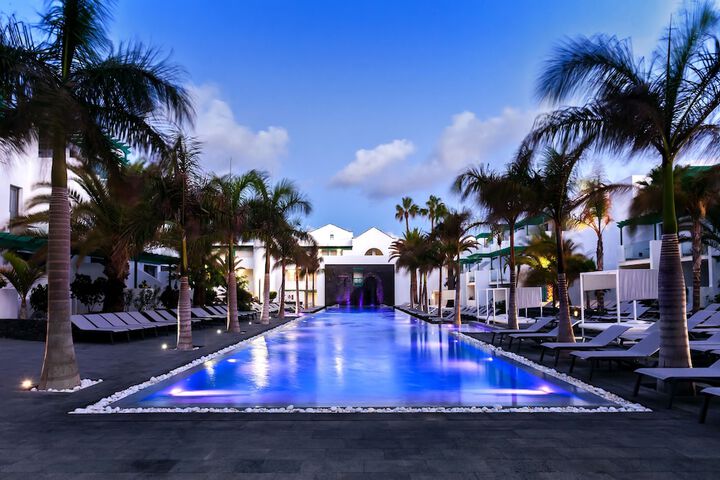 Hotel with Pool
