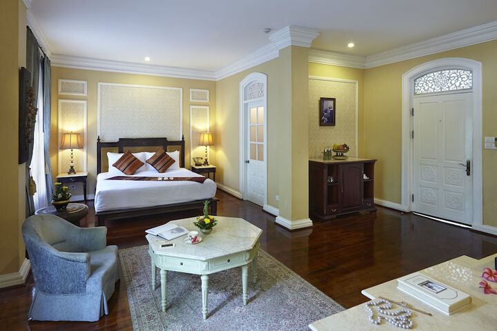 Room 2 of 16
