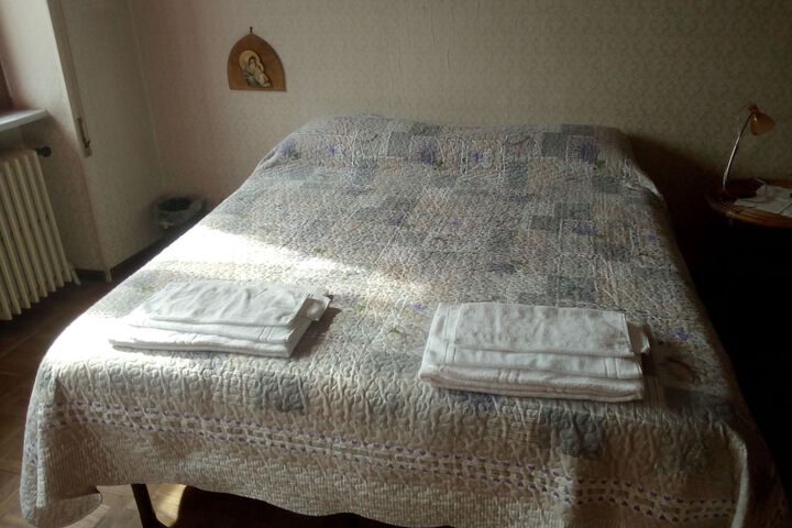 Room 10 of 16