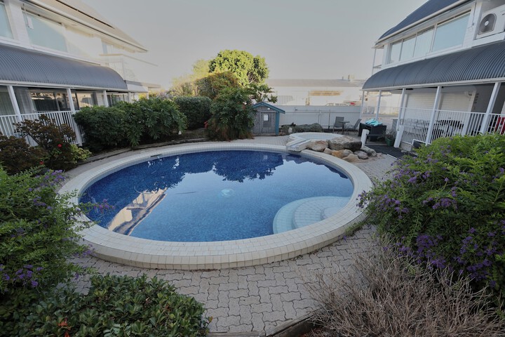 Pool 39 of 64