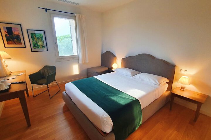 Room 2 of 12