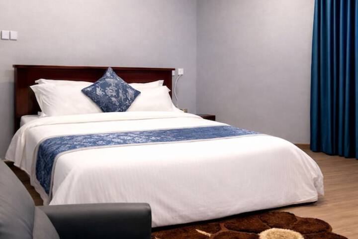 Room 3 of 8