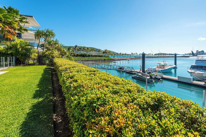 Hotel Exterior 32 of 36