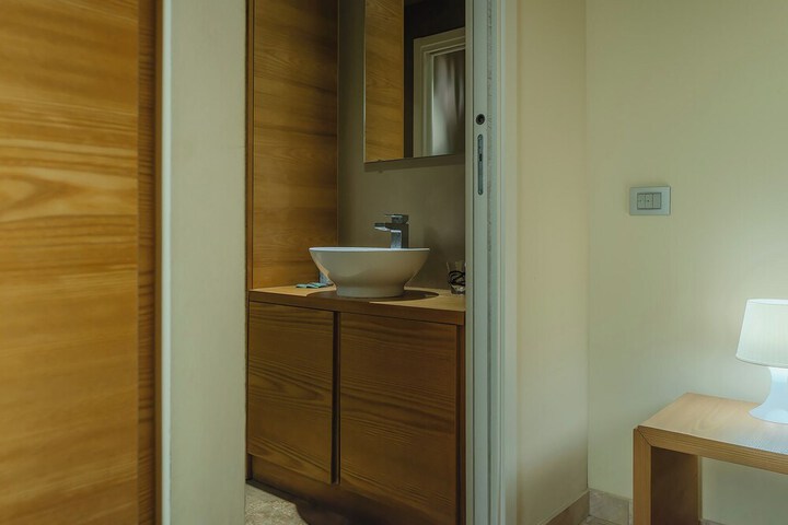 Room 44 of 66