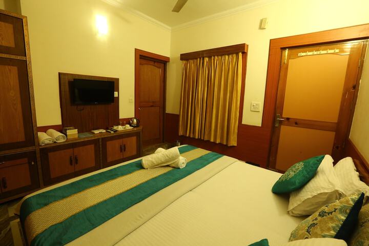 Room 3 of 52