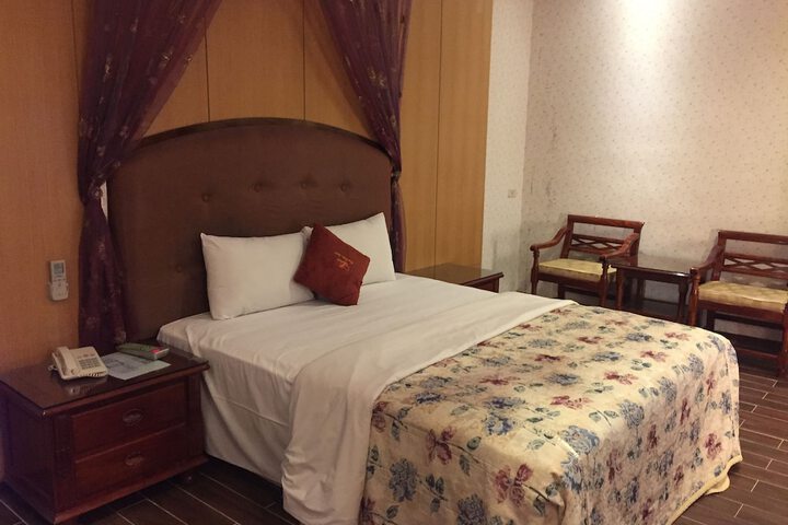 Room 3 of 79