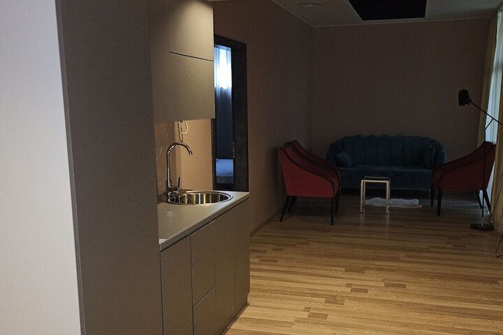 Room 48 of 80