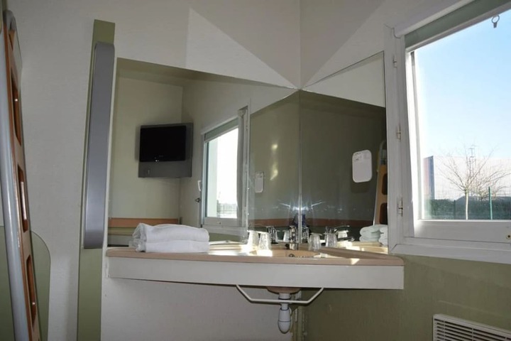 Room 11 of 14