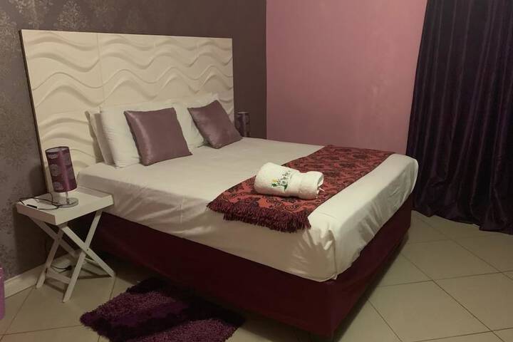Room 5 of 9