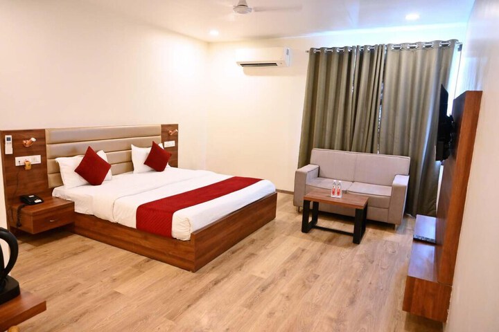 Room 9 of 70