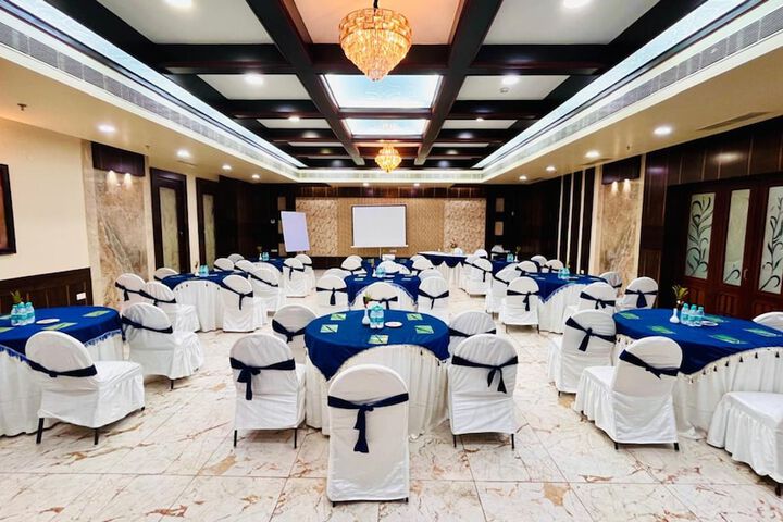 Ballroom/Hall 34 of 46