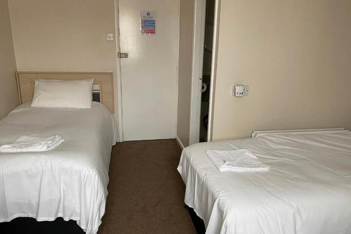 Room 17 of 27