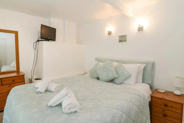 Room 4 of 19