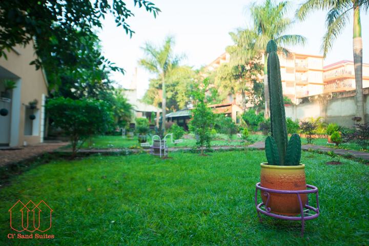 Hotel Exterior 27 of 33