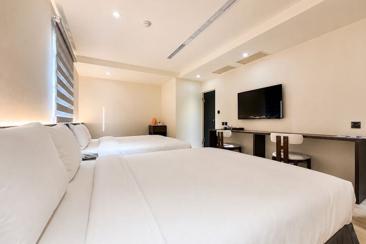 Room 108 of 160