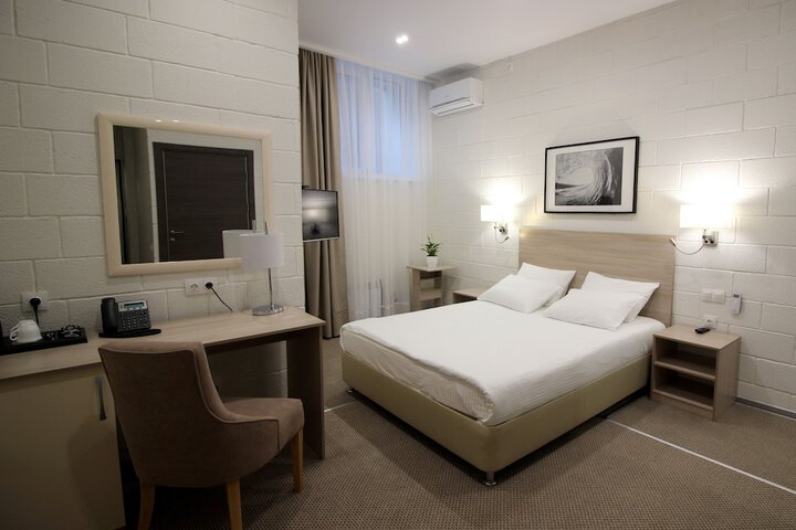 Room 13 of 35