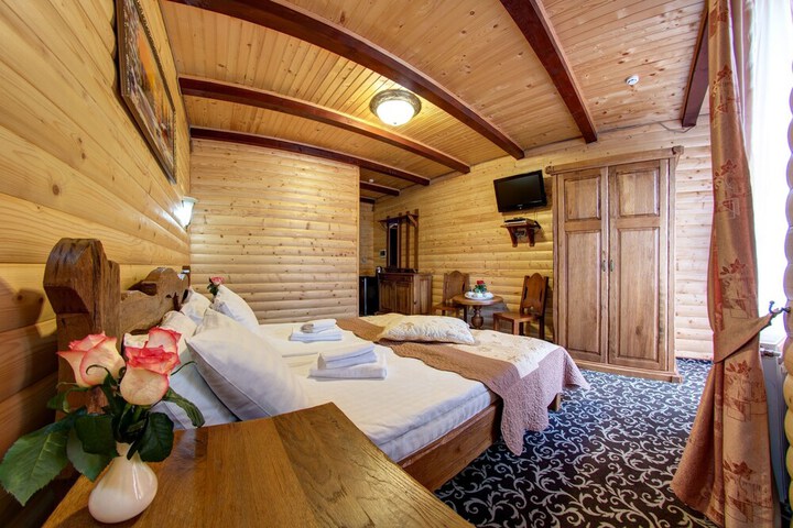 Room 4 of 43