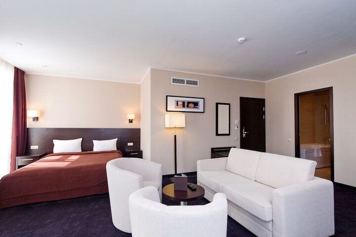 Room 7 of 130