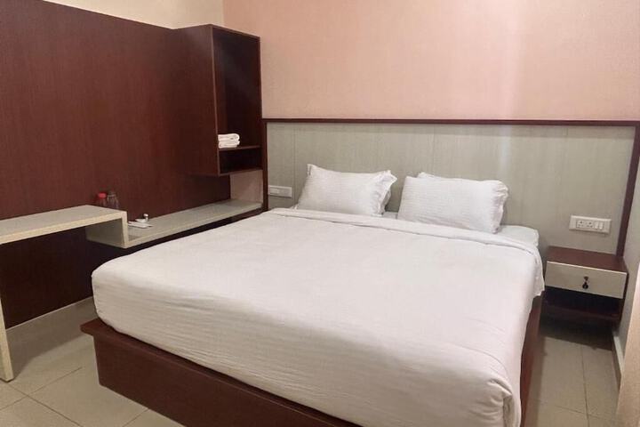 Room 3 of 37