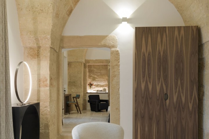 Room 16 of 60