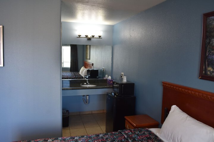 Room 5 of 16