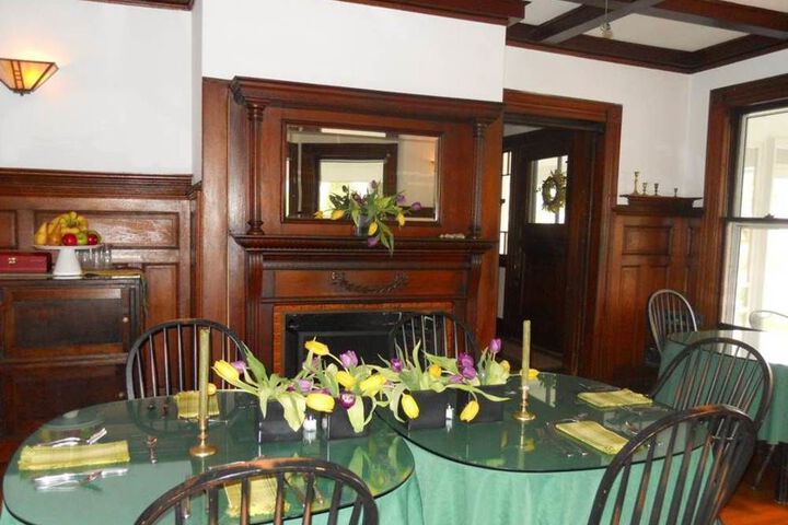 Dining 4 of 5