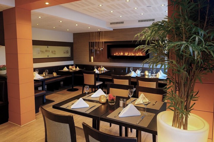 Dining 70 of 83