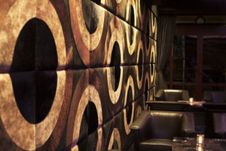 Lounge 32 of 67