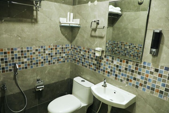 Room 13 of 23