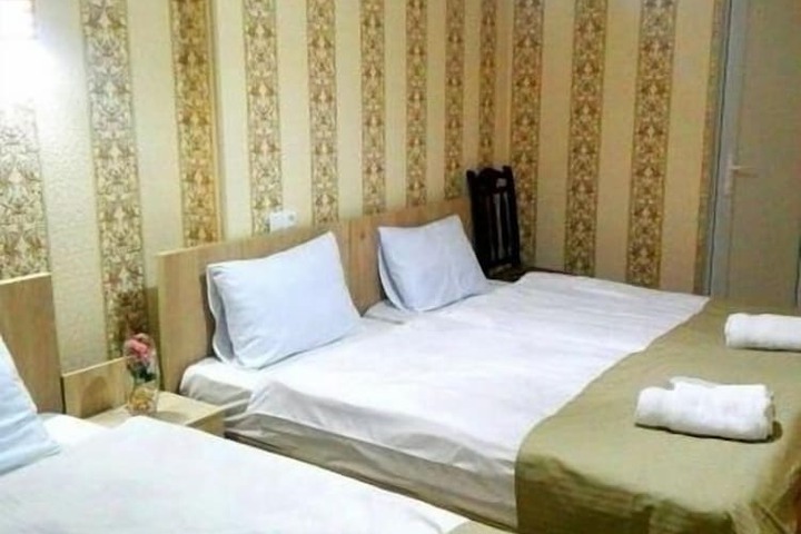Room 15 of 33