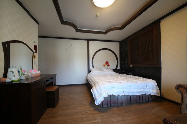 Room 17 of 39