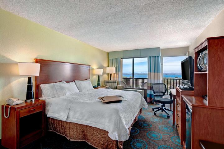 1 King City View with Sofa Bed Microwave, Refrigerator (2 of 12)