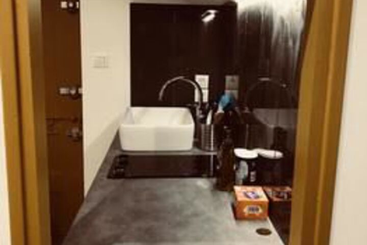 Room 5 of 13