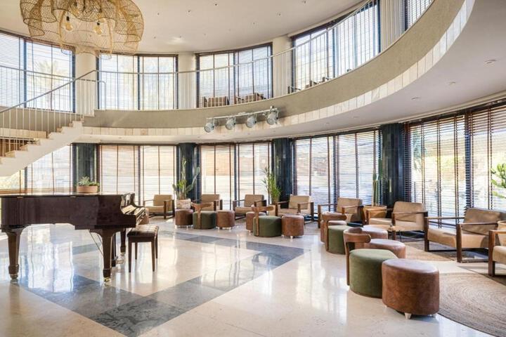 Guest Lobby