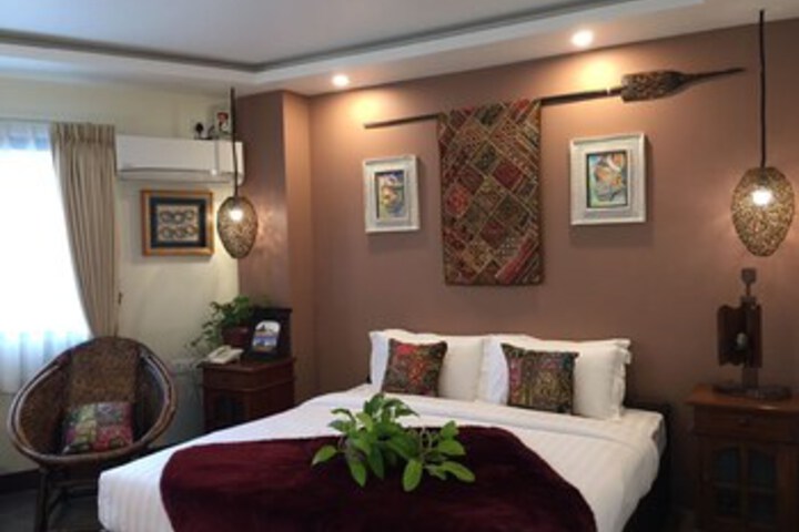 Room 6 of 32