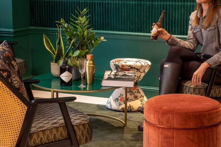 Lounge 52 of 60