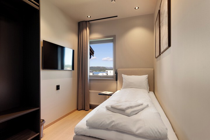 Room 2 of 40