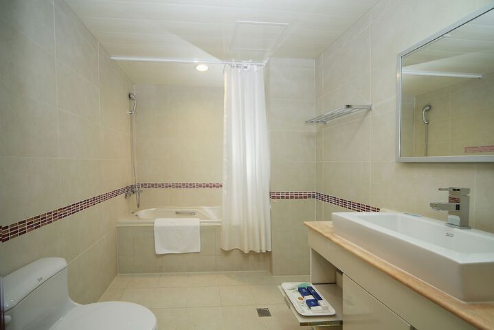 Room 12 of 24