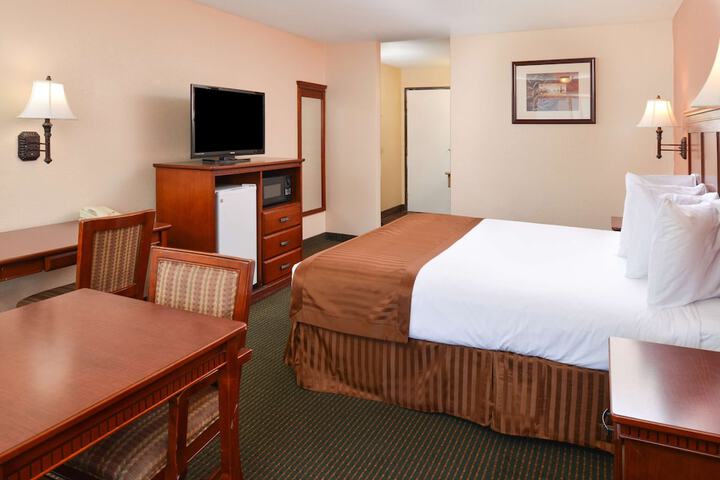 Standard King Bed Accessible (1 of 11)