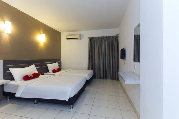 Room 11 of 32