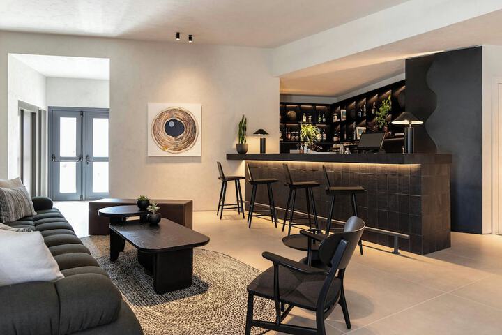 Lounge 100 of 130