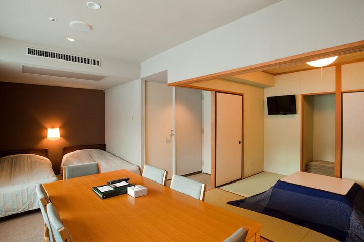 Room 8 of 108
