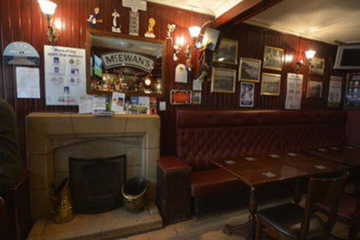 Lounge 5 of 14