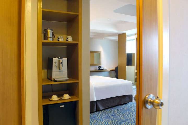 Room 10 of 48