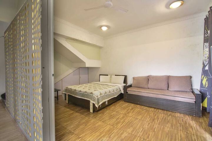 Room 9 of 34