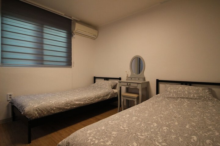 Room 5 of 86